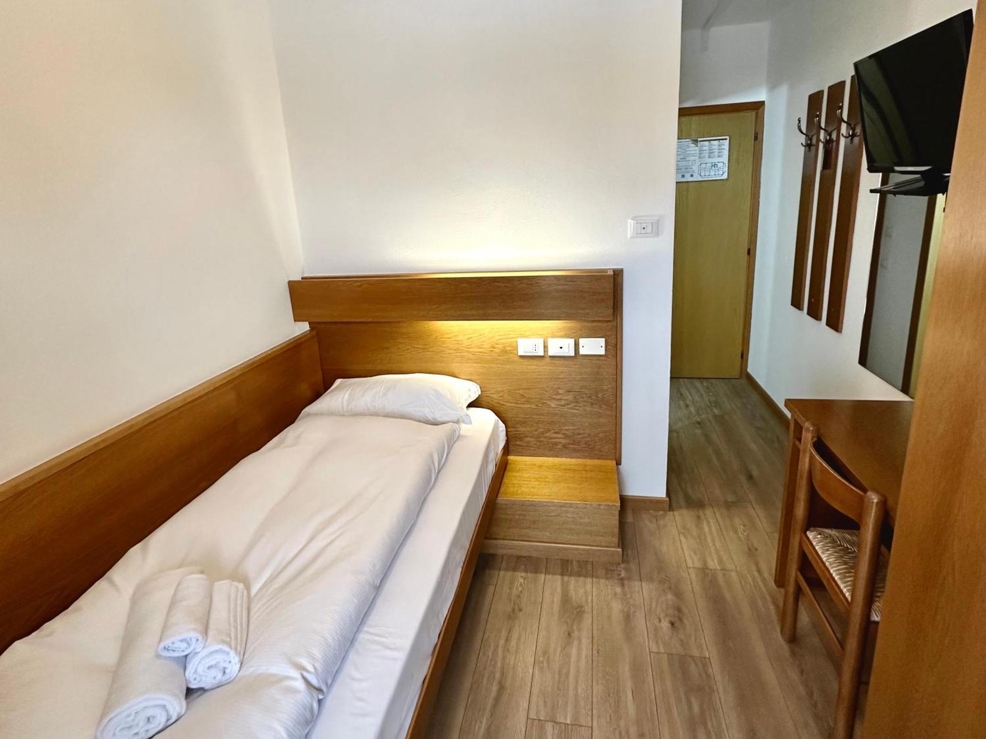 Hotel Ferrari بينْسولُ المظهر الخارجي الصورة