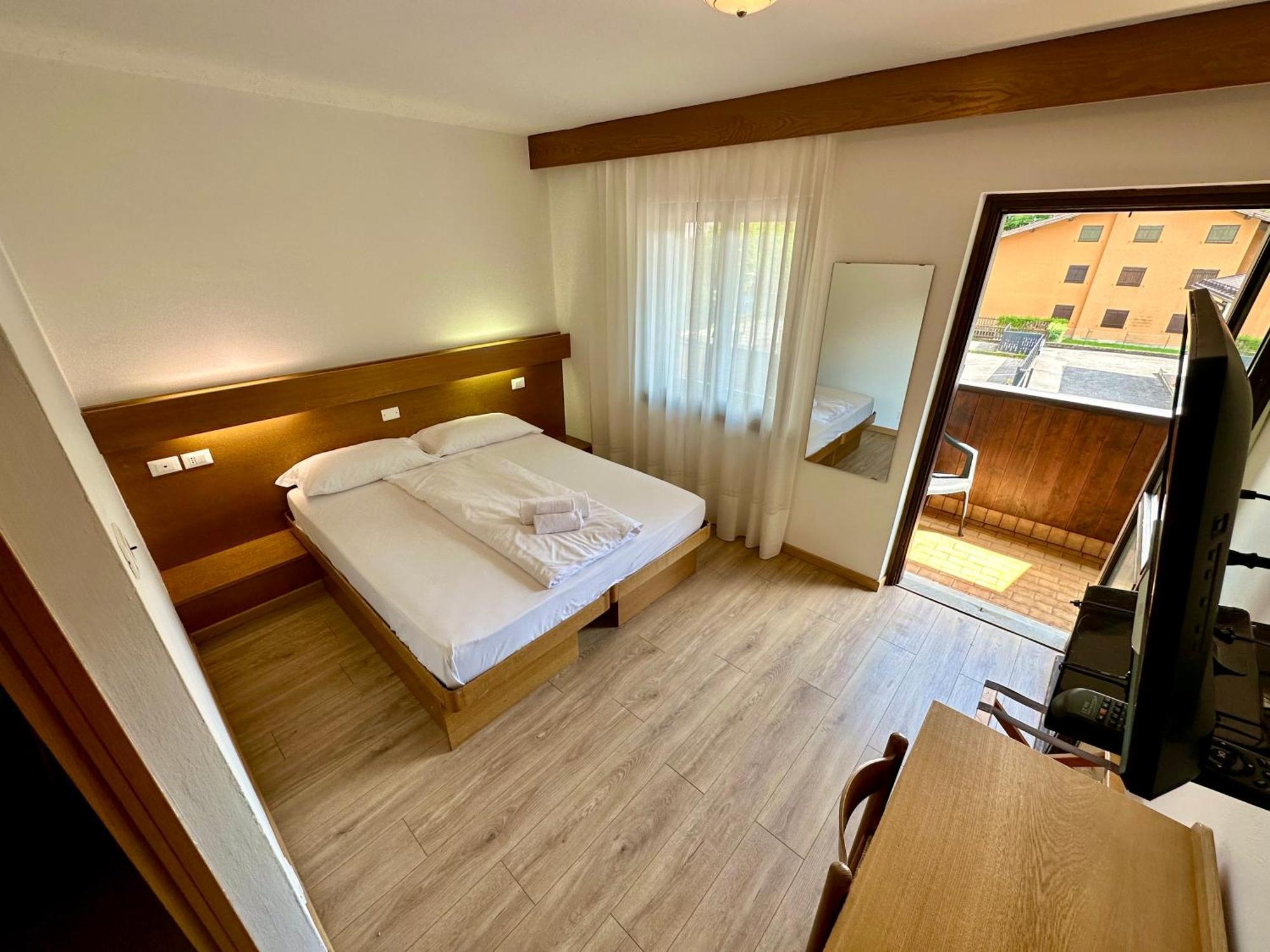 Hotel Ferrari بينْسولُ المظهر الخارجي الصورة