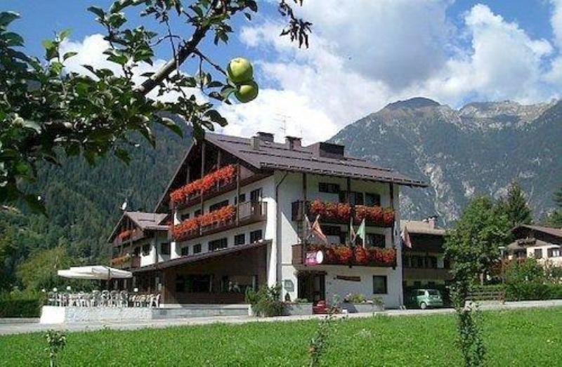 Hotel Ferrari بينْسولُ المظهر الخارجي الصورة
